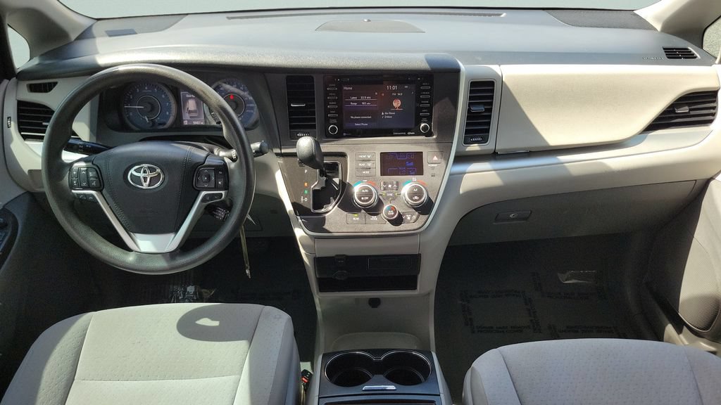 Used 2020 Toyota Sienna LE FWD image 11