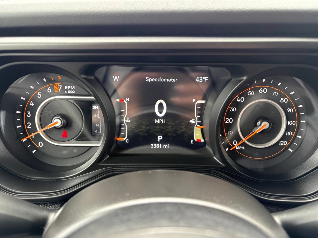 Certified 2025 Jeep Gladiator Rubicon w/ Convenience Group AWD/4WD image 21
