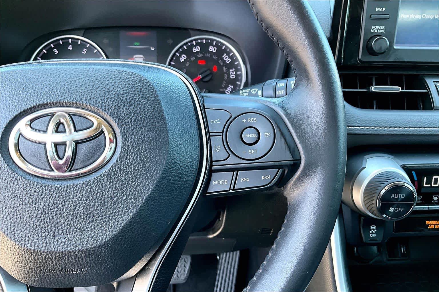 Used 2019 Toyota RAV4 XLE Premium FWD image 25