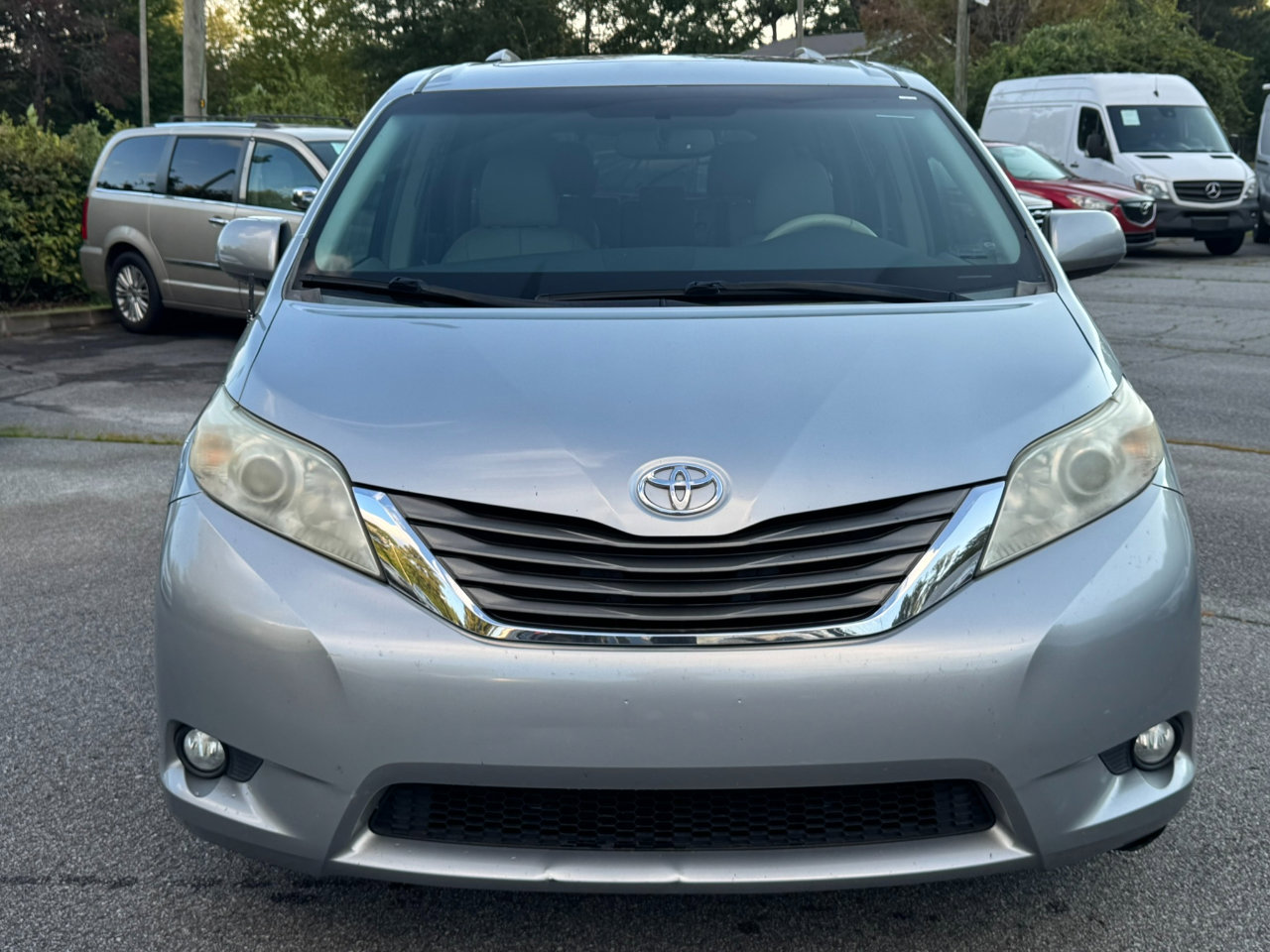 Used 2014 Toyota Sienna XLE image 2