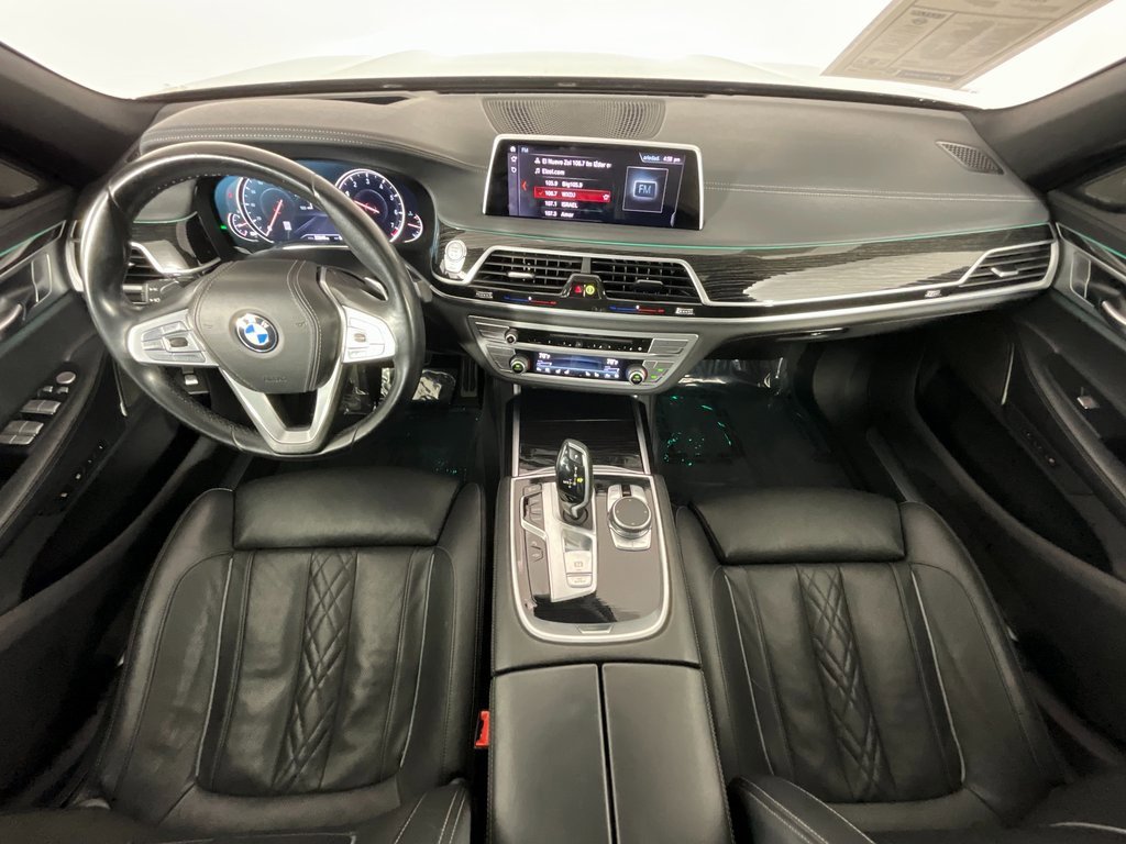 Used 2019 BMW 750i image 10