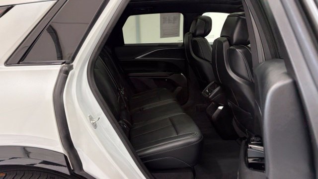 Used 2025 Cadillac Lyriq Luxury AWD/4WD image 25