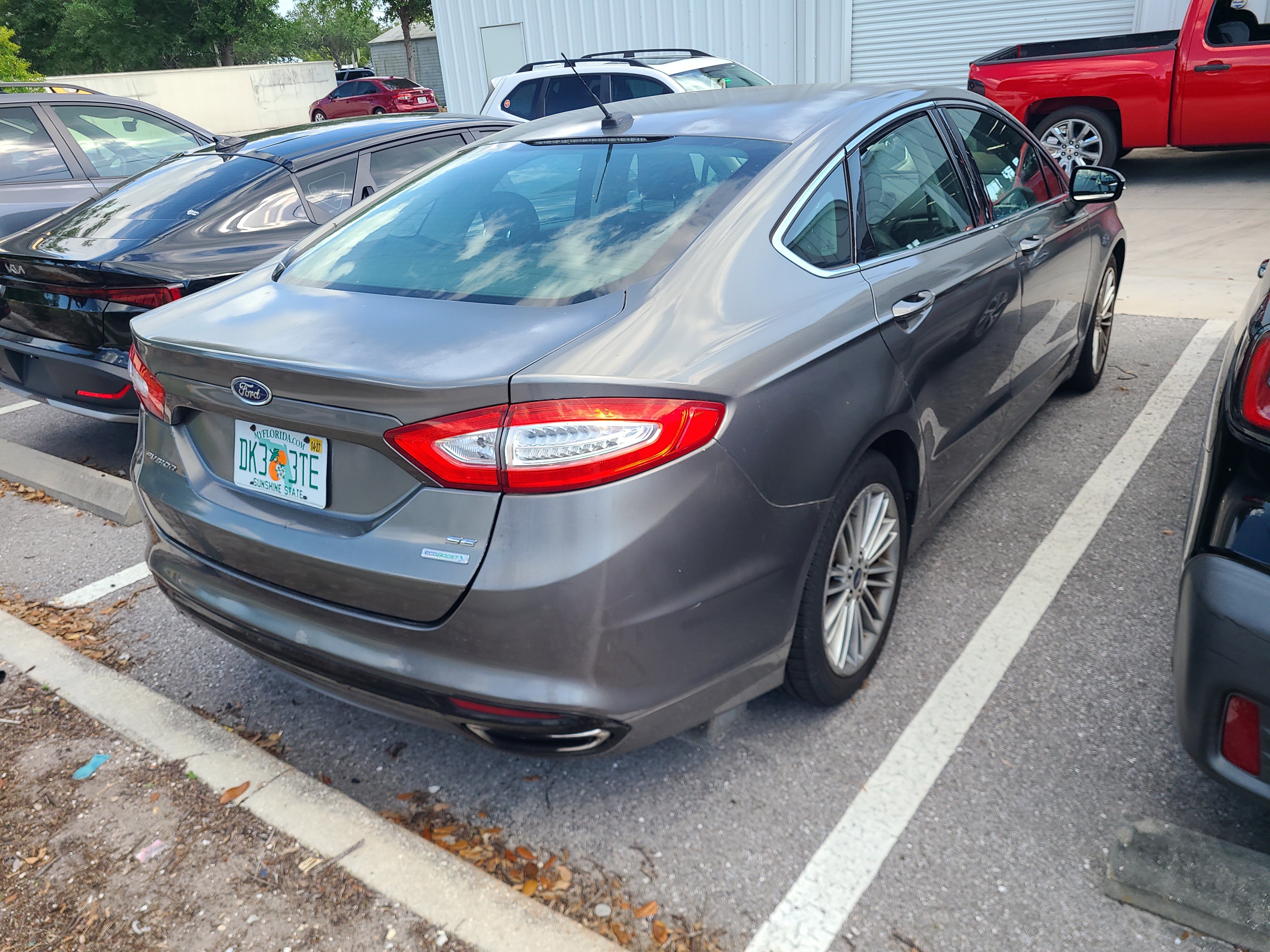 Used 2014 Ford Fusion SE w/ Equipment Group 202A FWD image 4