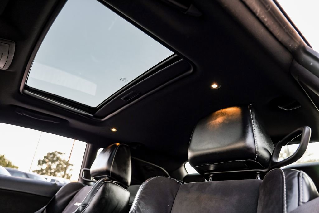 Used 2015 Dodge Challenger SRT w/ Technology Group image 21