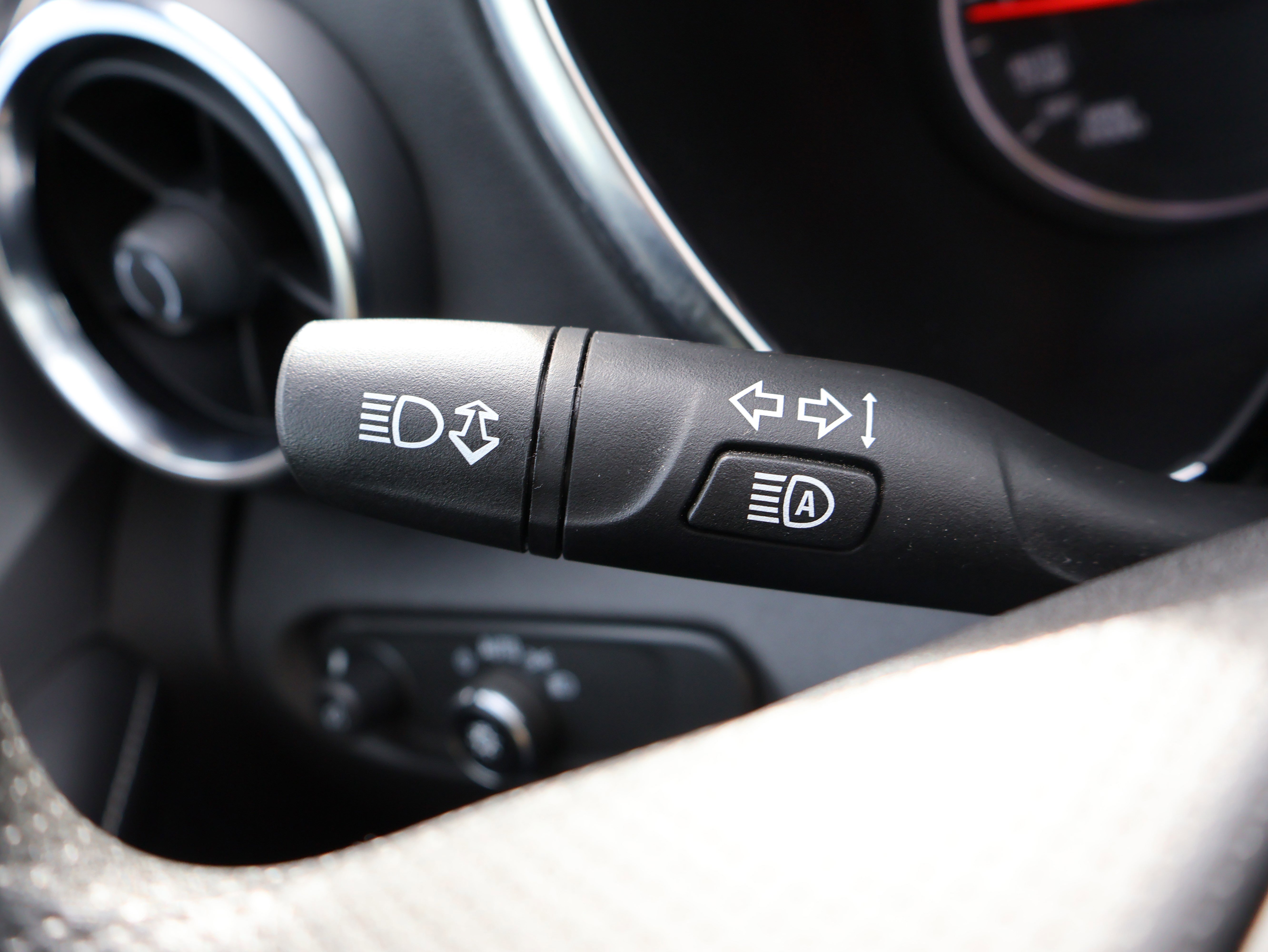 Used 2025 Chevrolet Blazer LT image 33