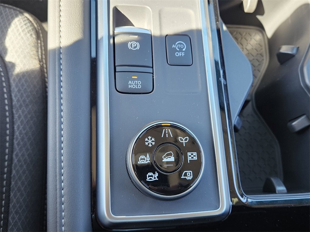 New 2025 Nissan Pathfinder SV w/ SV Premium Package image 22