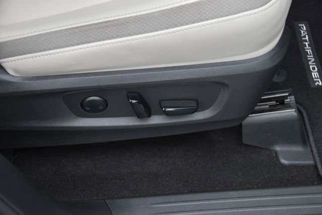 Used 2023 Nissan Pathfinder SL w/ SL Premium Package image 33