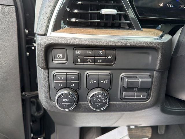 Used 2025 Chevrolet Suburban High Country AWD/4WD image 31