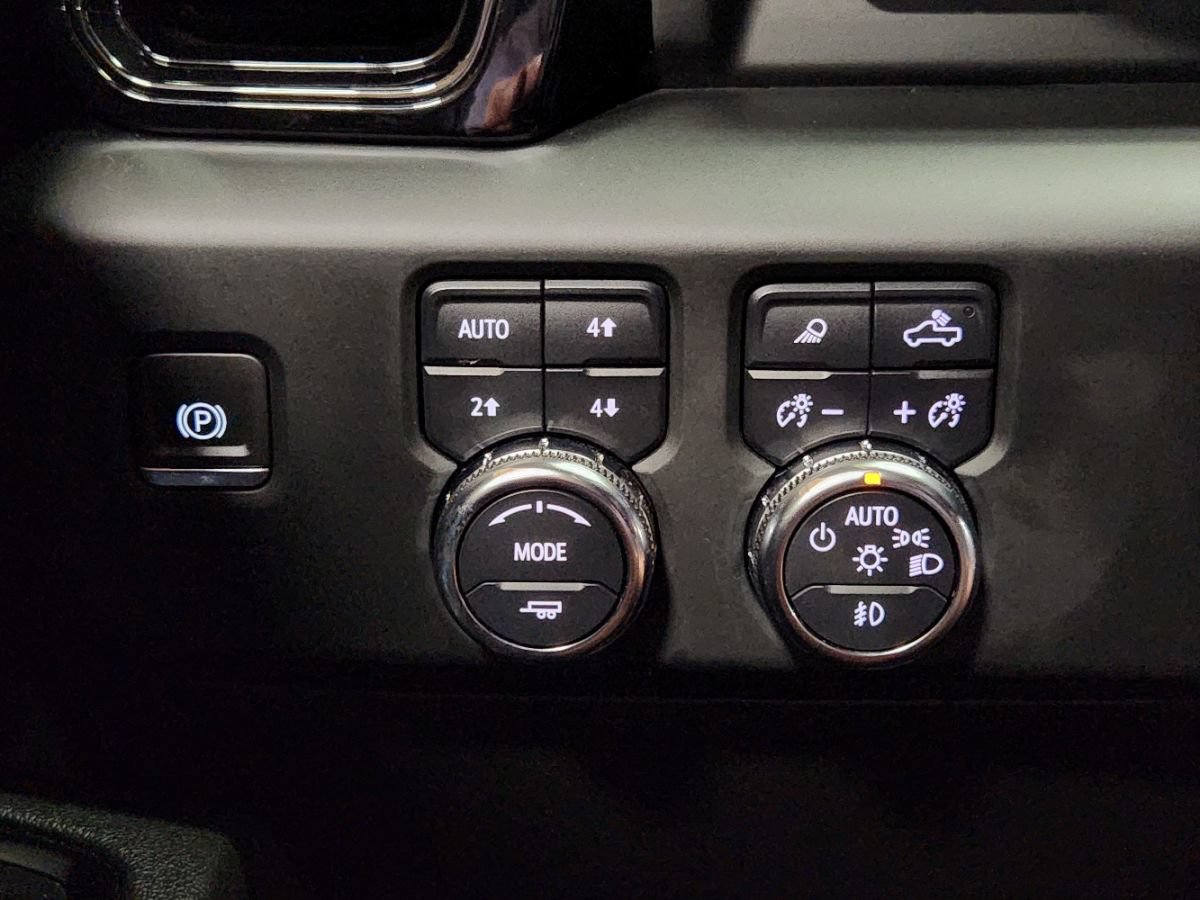 Used 2024 GMC Sierra 2500 AT4 w/ AT4 Premium Plus Package AWD/4WD image 44