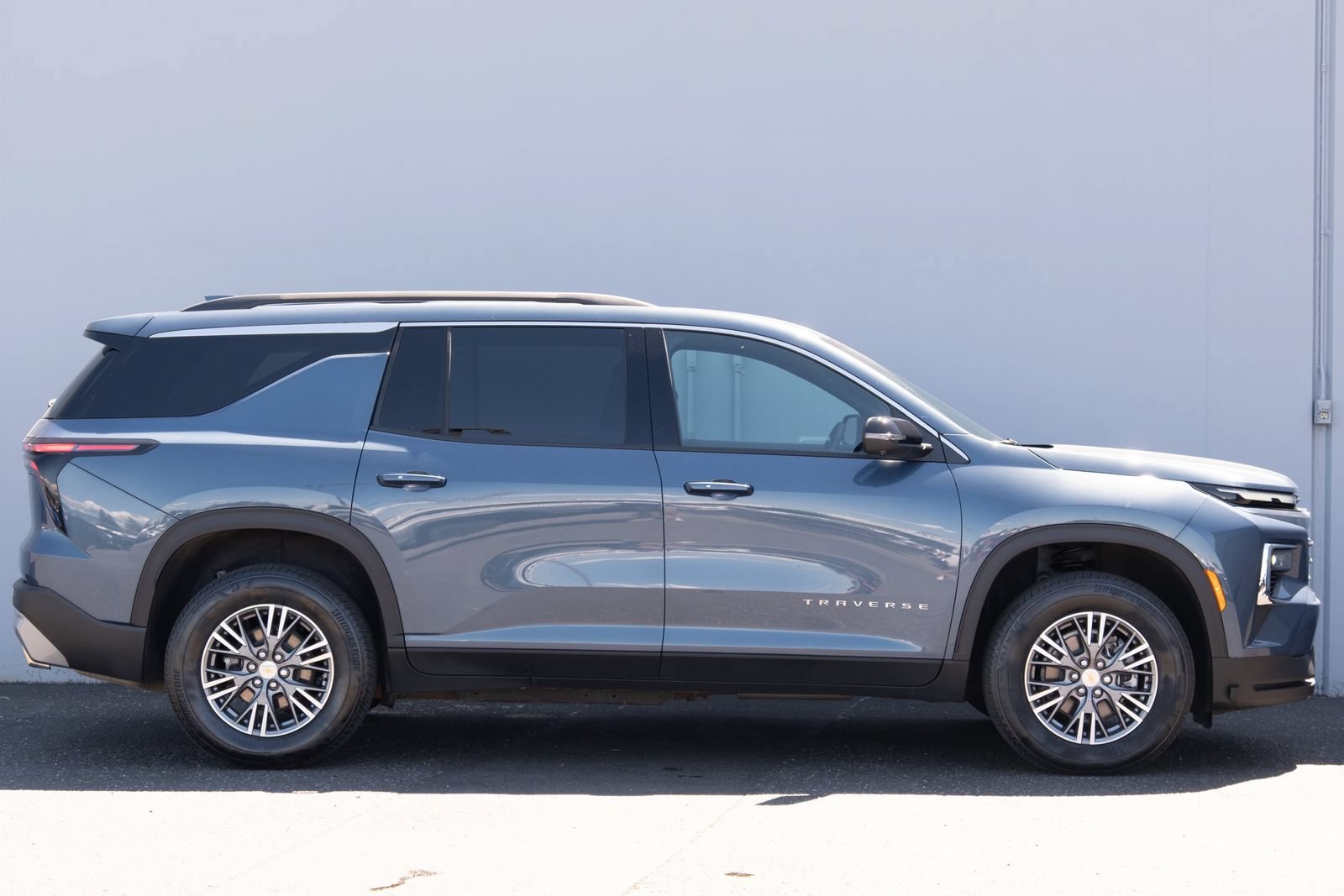 Used 2025 Chevrolet Traverse LT w/ Driver Confidence Package AWD/4WD image 27