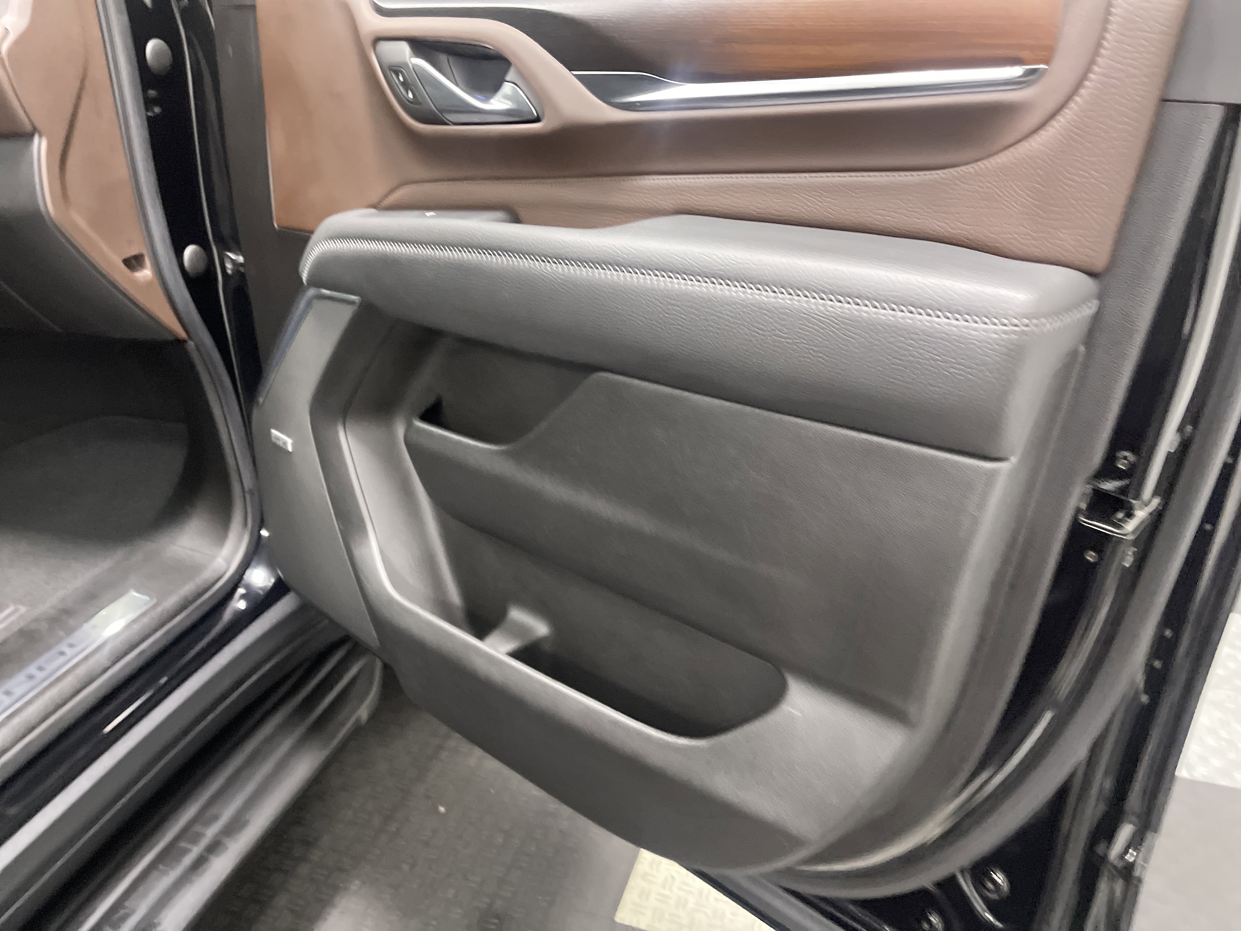 Used 2022 GMC Yukon Denali w/ Advanced Technology Package AWD/4WD image 25