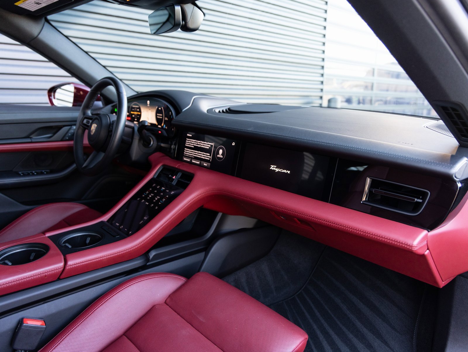 Used 2023 Porsche Taycan image 32