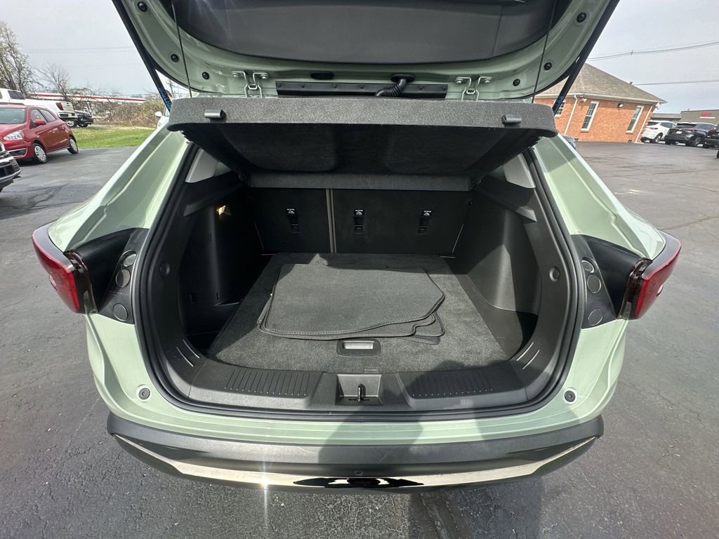 Used 2025 Chevrolet Trax ACTIV w/ Sunroof Package FWD image 23