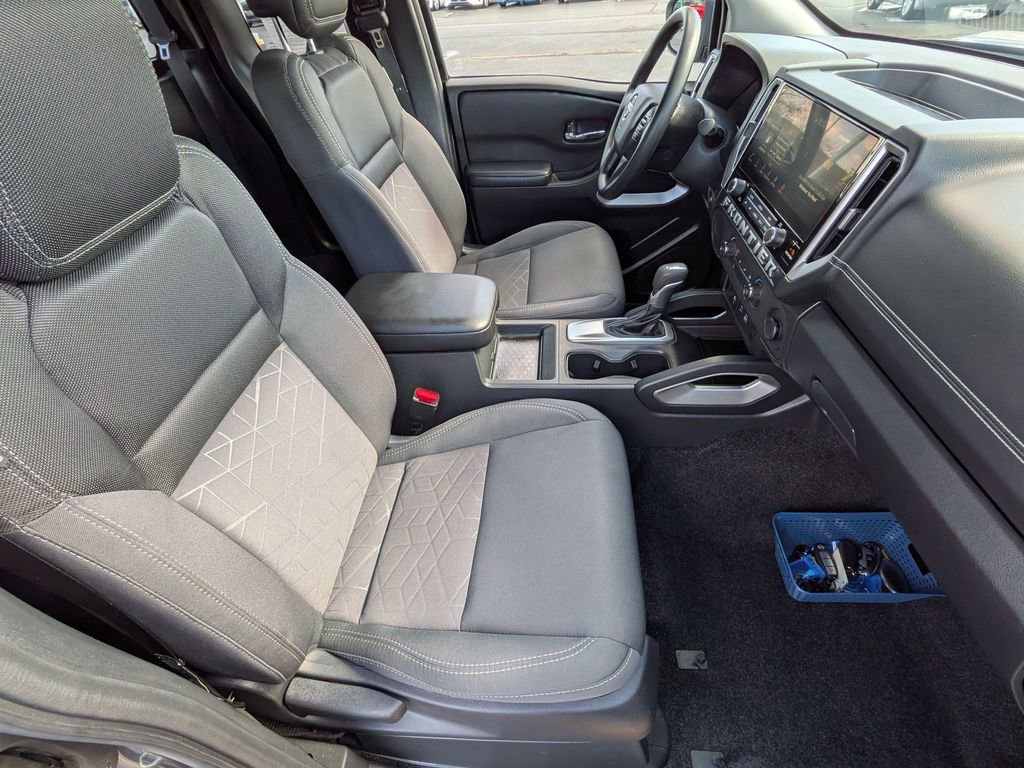 Used 2025 Nissan Frontier SV image 23