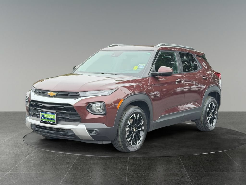 Used 2022 Chevrolet TrailBlazer LT w/ Convenience Package FWD image 3