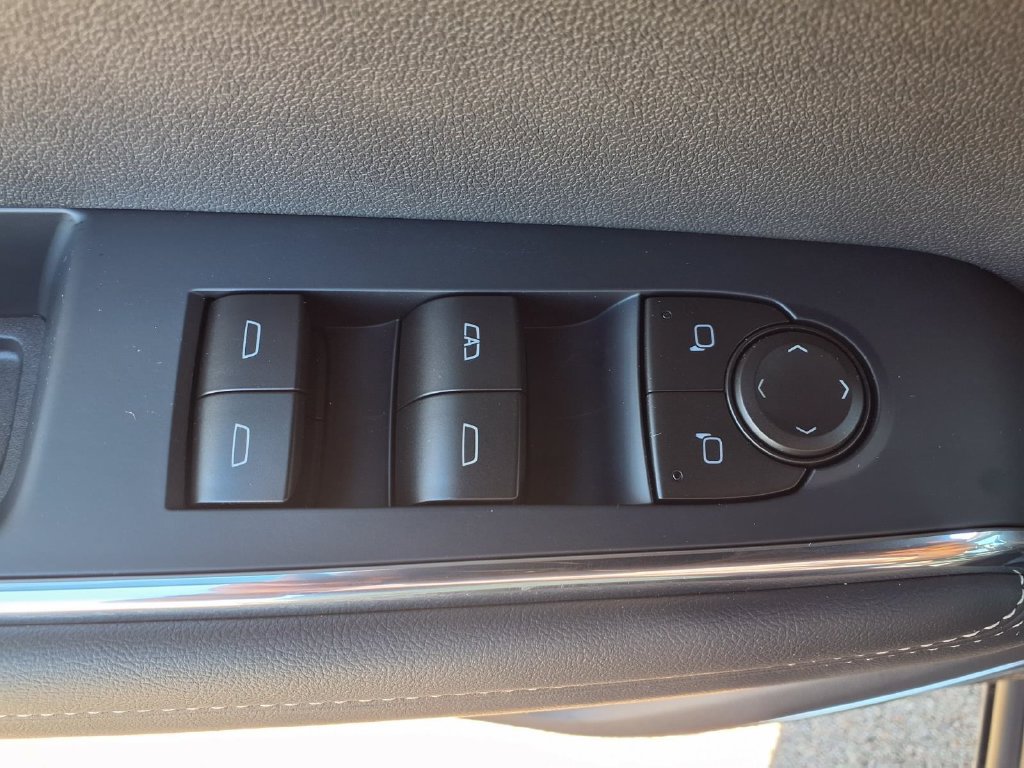 New 2027 GMC Acadia Elevation w/ Elevation Premium Package FWD image 9