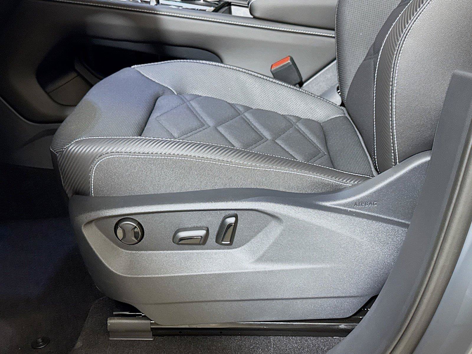 New 2026 Volkswagen Atlas Cross Sport SE FWD image 17
