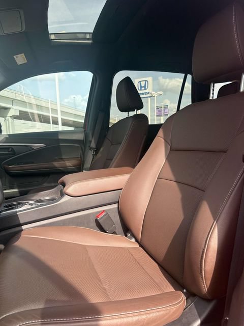 Certified 2025 Honda Passport EX-L image 23