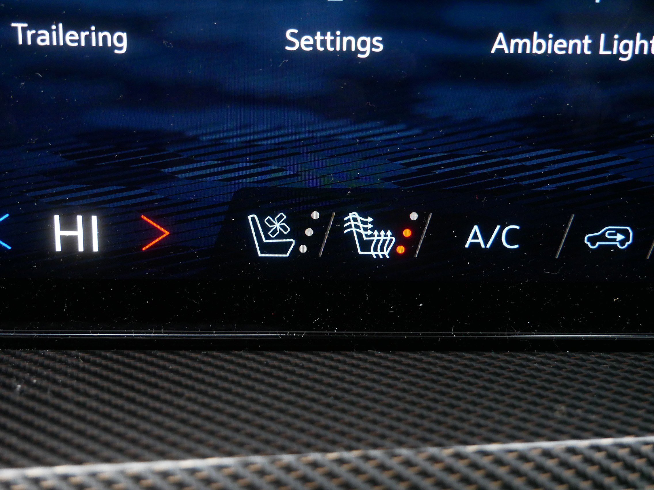 Used 2025 Chevrolet Traverse High Country image 32