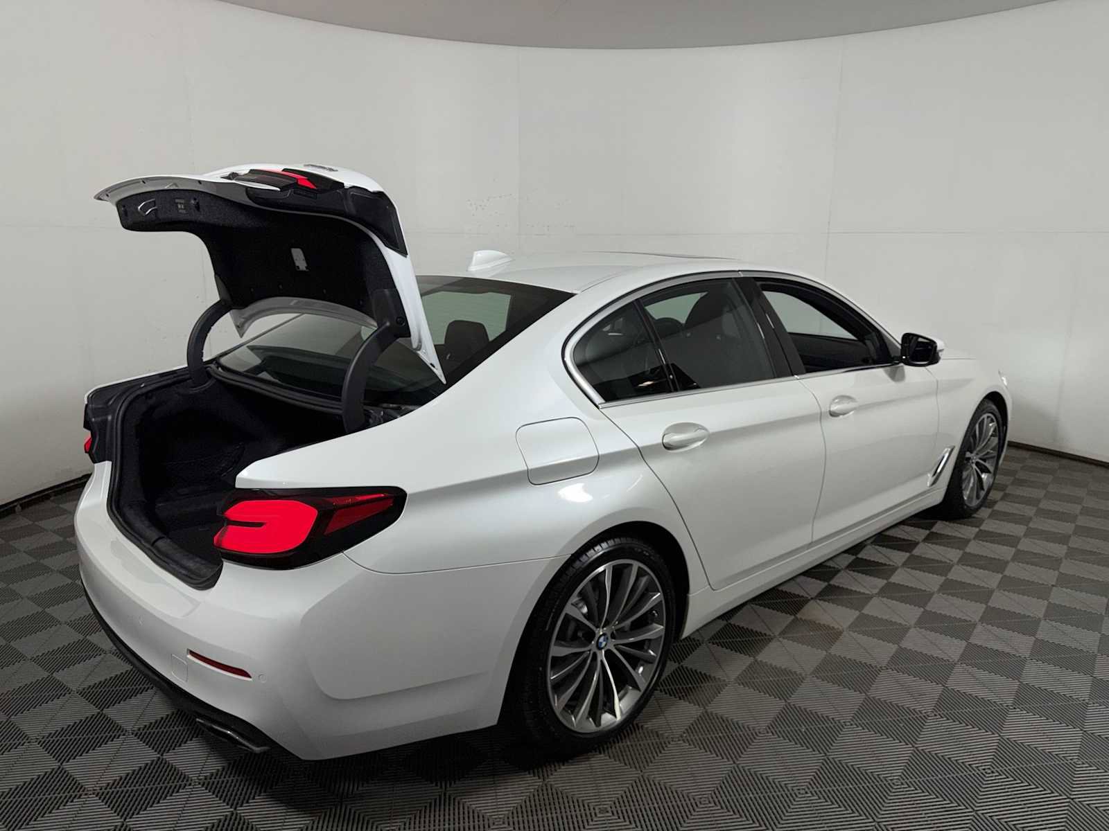 Certified 2023 BMW 530i xDrive w/ Premium Package AWD/4WD image 23