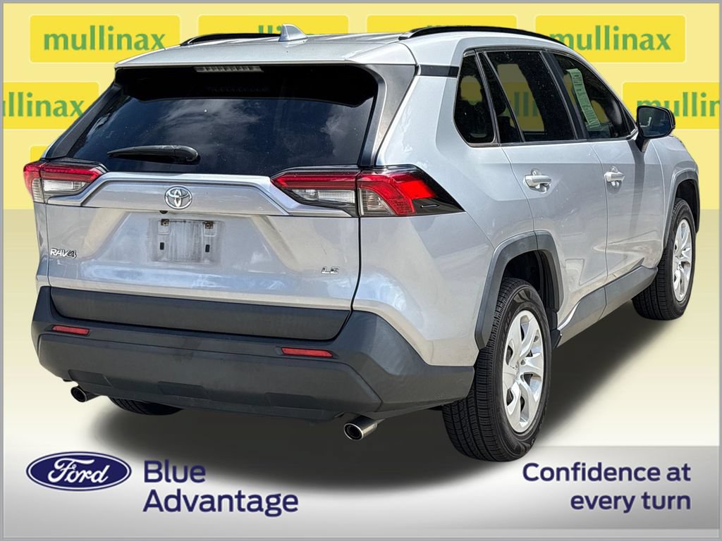 Used 2020 Toyota RAV4 LE FWD image 4