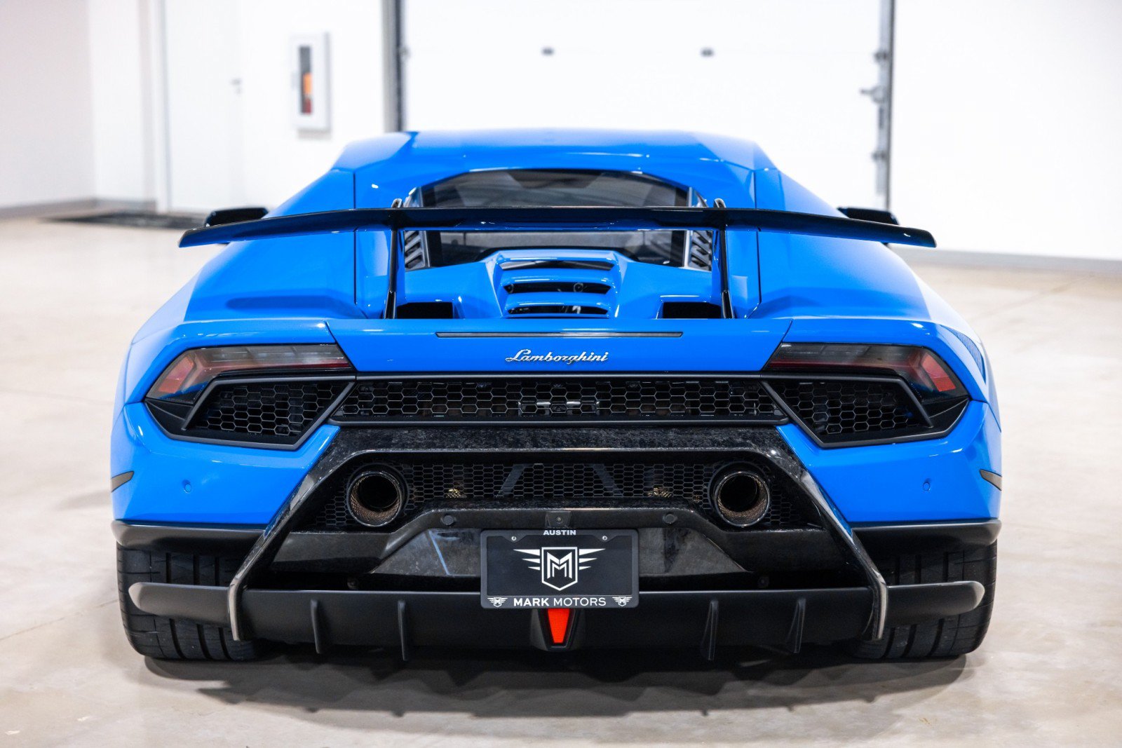 Used 2018 Lamborghini Huracan Performante AWD/4WD image 8