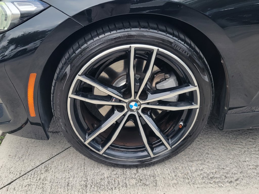 Used 2024 BMW 330i Sedan w/ M Sport Package RWD image 4