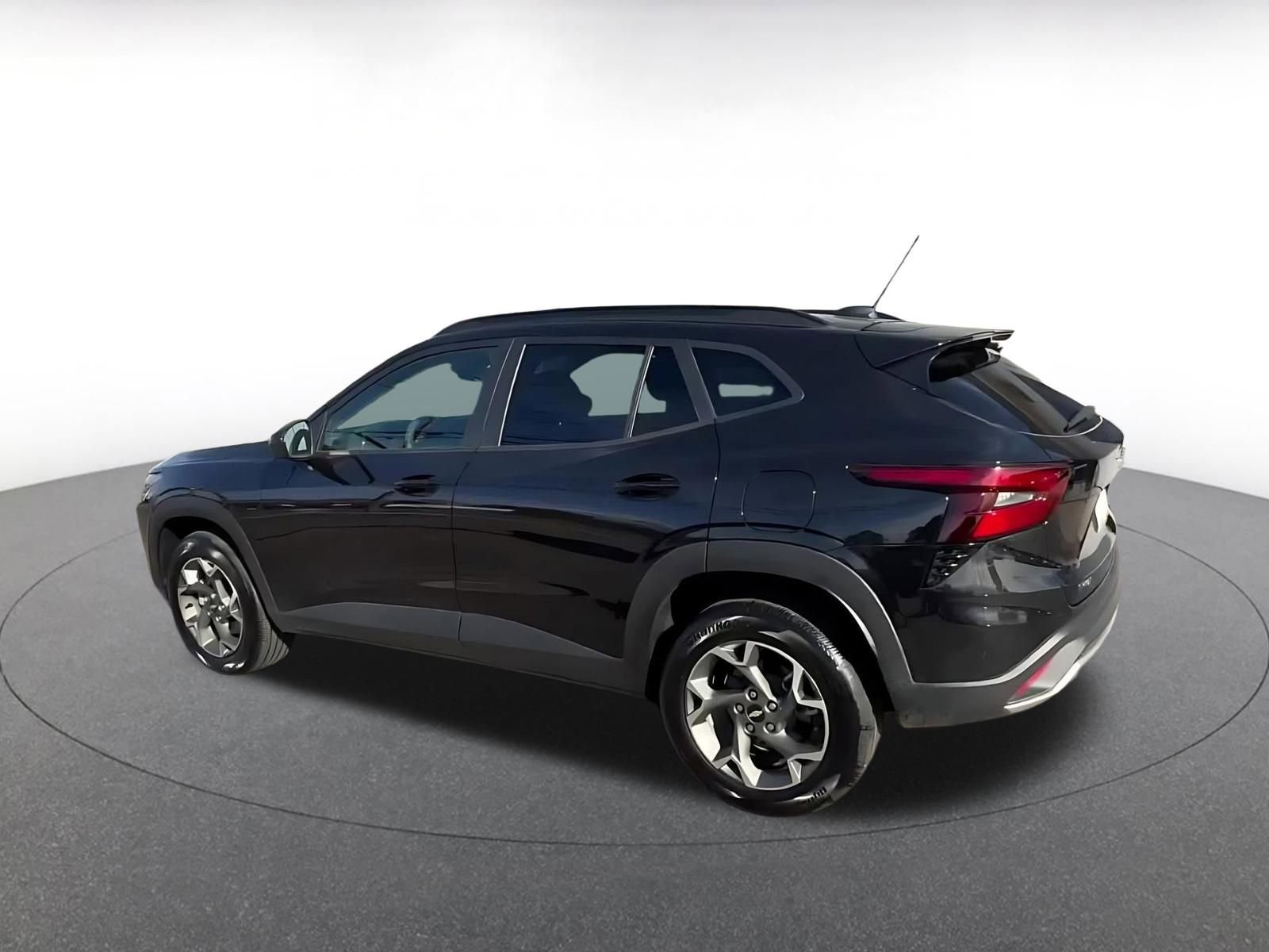 Used 2025 Chevrolet Trax LT image 10