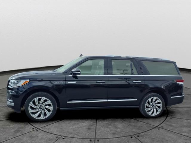 Used 2022 Lincoln Navigator L Reserve AWD/4WD image 4