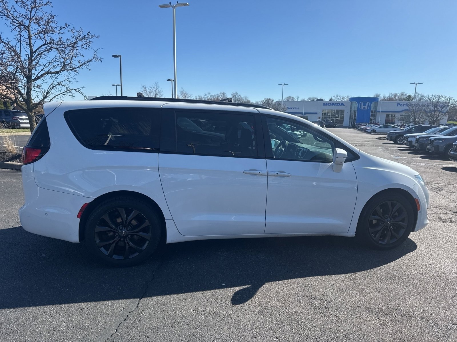 Used 2018 Chrysler Pacifica Limited w/ Advanced Safetytec Group image 9