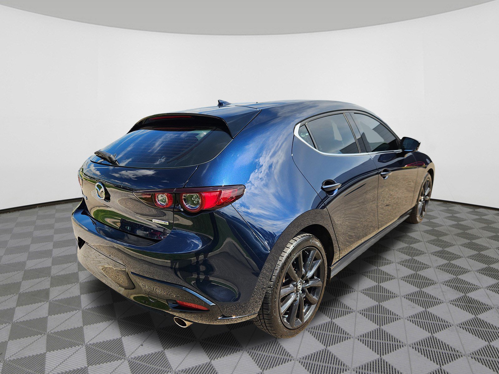 Used 2020 MAZDA MAZDA3 Hatchback w/ Premium Package FWD image 4