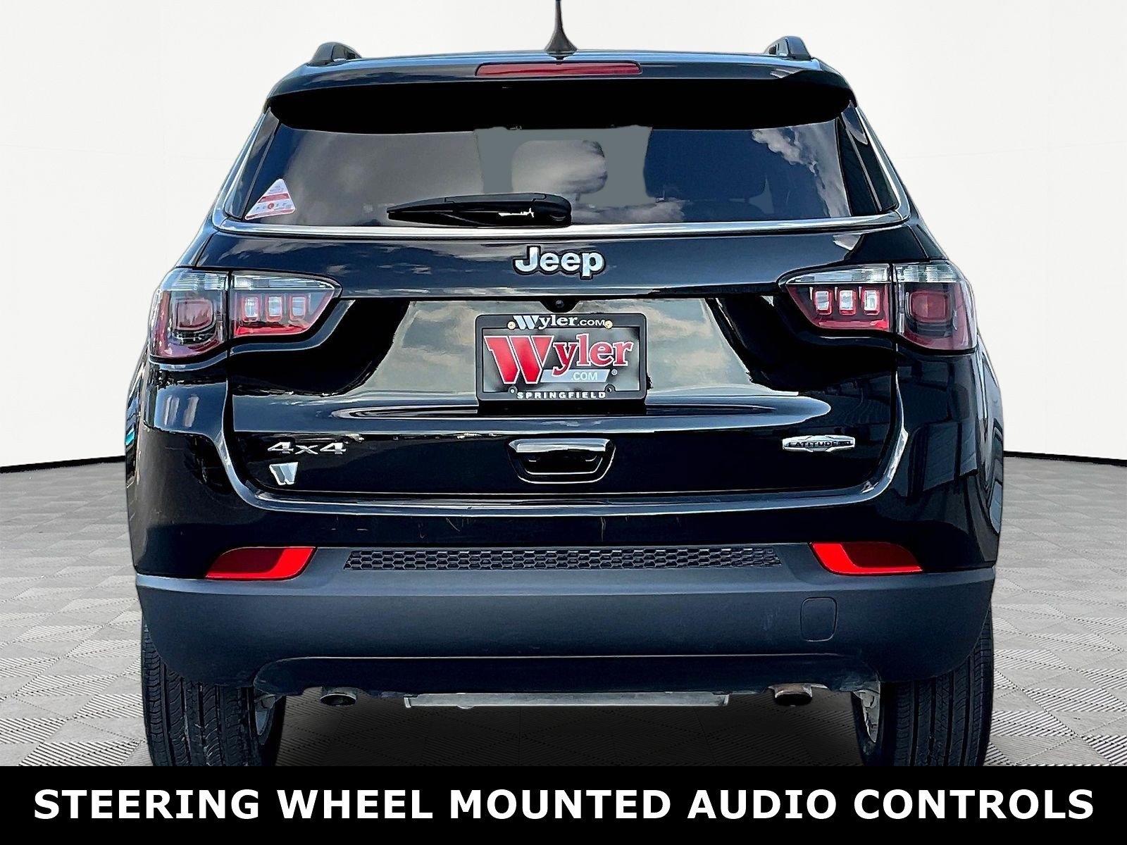 Used 2023 Jeep Compass Latitude AWD/4WD image 5