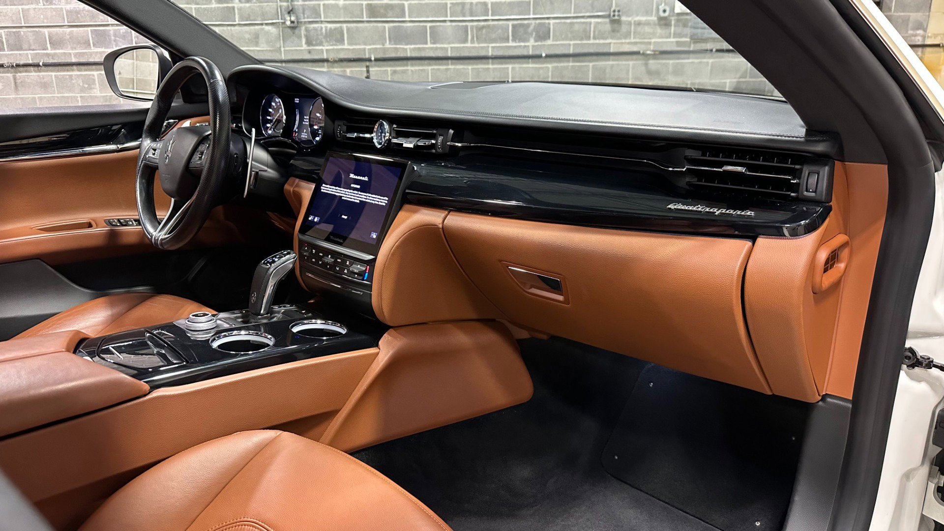 Used 2022 Maserati Quattroporte Modena Q4 image 32