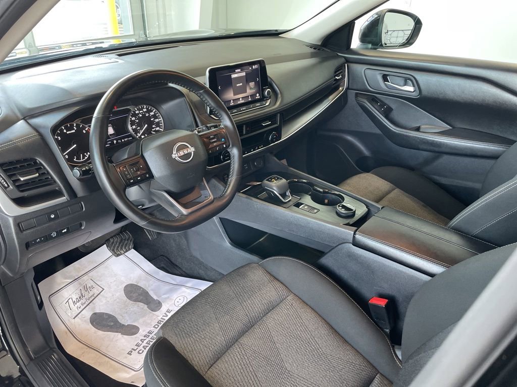 Used 2025 Nissan Rogue SV image 9