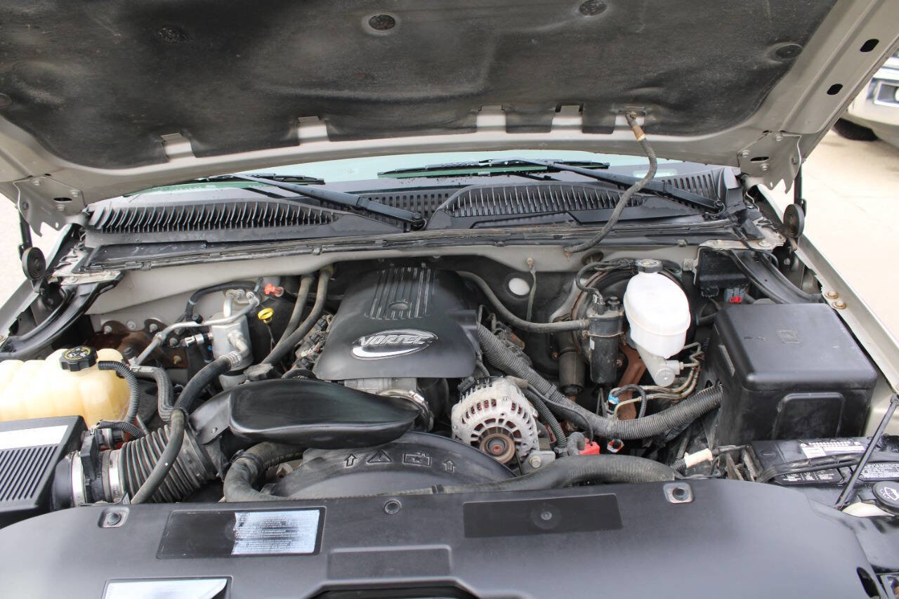 Used 2004 GMC Sierra 1500 W/T w/ Light Duty Power Package image 13