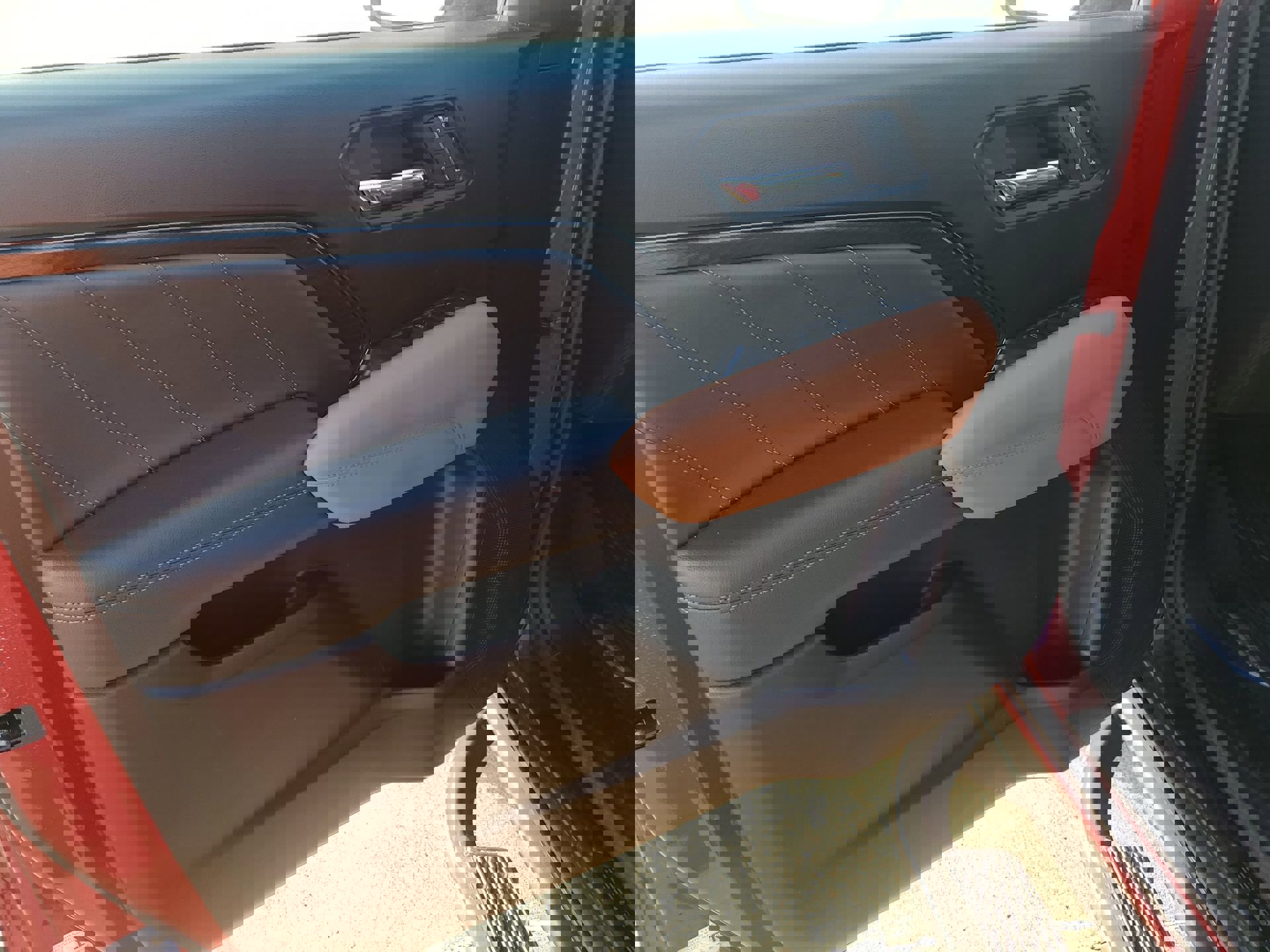 Used 2025 GMC Canyon AT4 w/ Technology Plus Package image 30