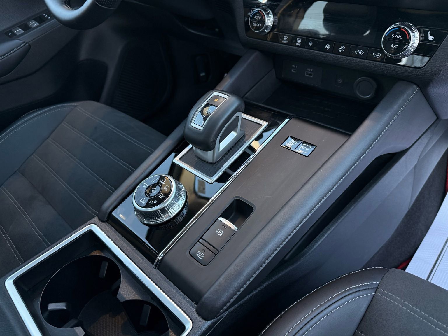 Used 2024 Mitsubishi Outlander SEL image 24