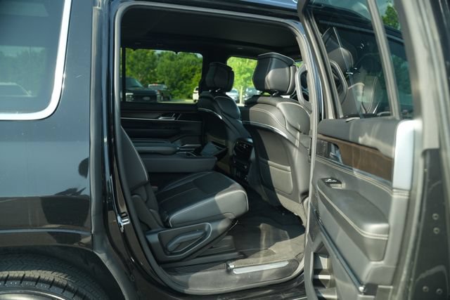Used 2023 Jeep Grand Wagoneer Series II AWD/4WD image 23
