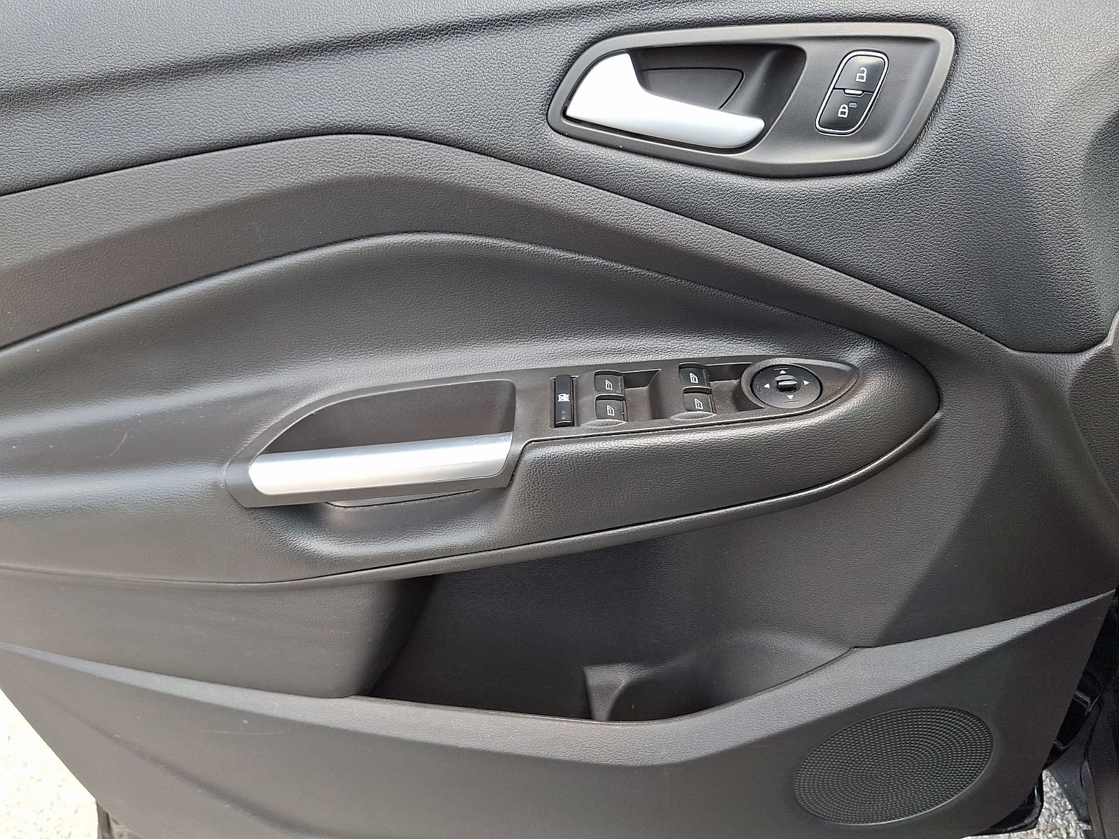 Used 2018 Ford Escape SE w/ SE Sport Appearance Package FWD image 13