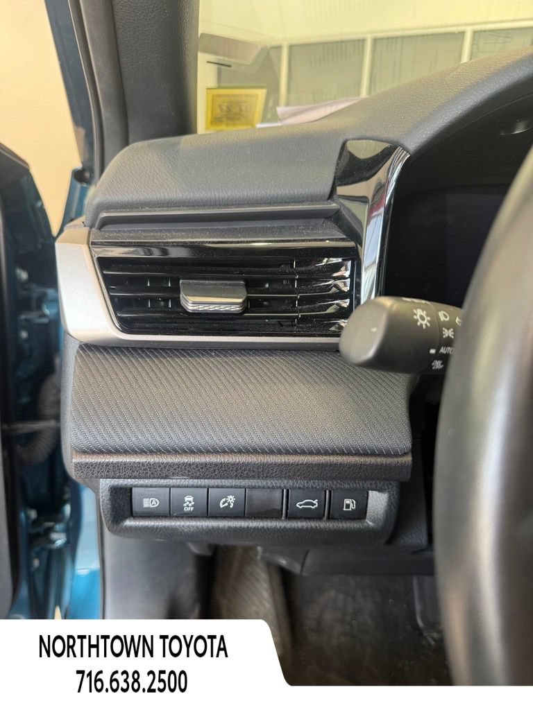 Used 2025 Toyota Camry SE FWD image 14