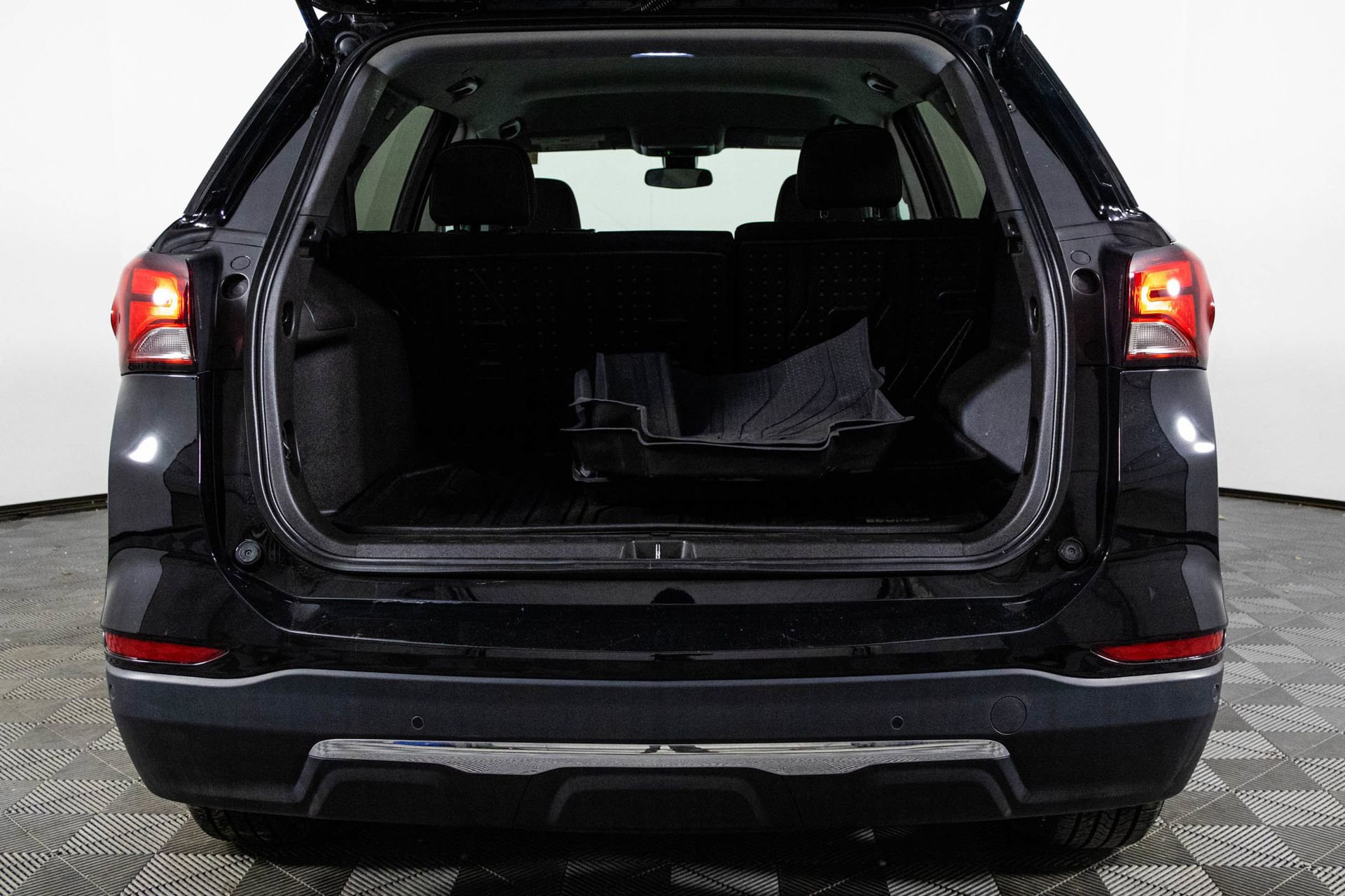 Certified 2022 Chevrolet Equinox LT w/ LPO, Floor Liner Package image 36