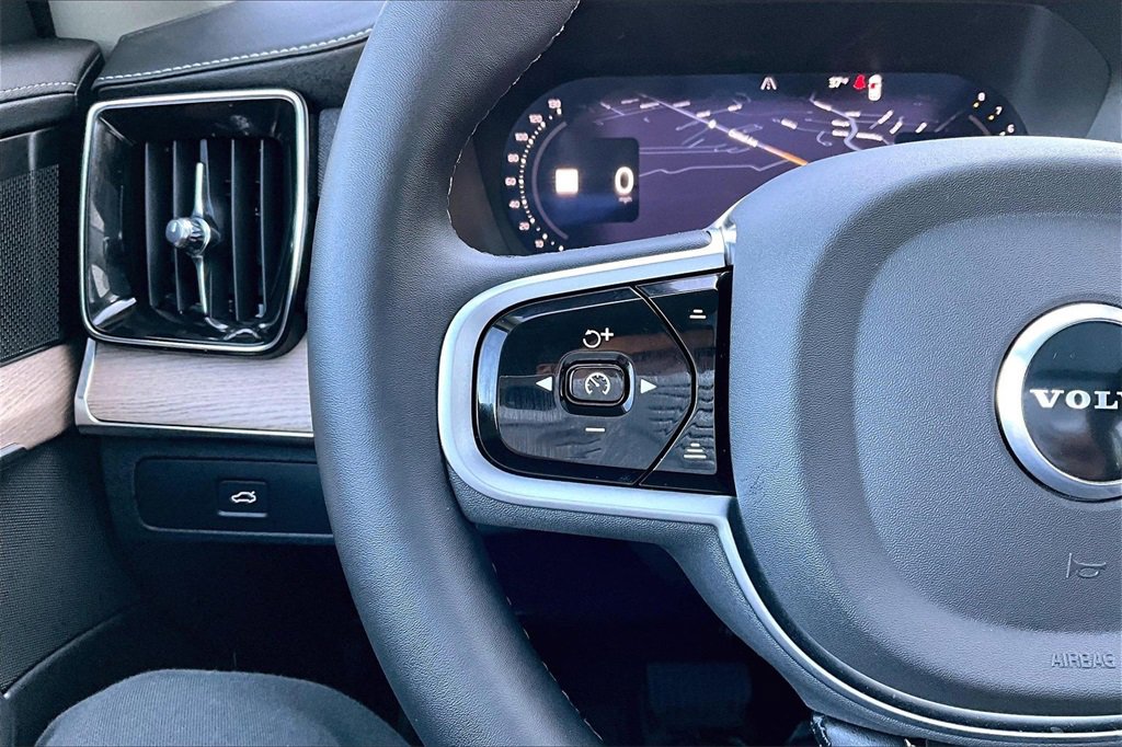 Certified 2026 Volvo XC90 B6 Plus w/ Protection Package Premier image 11