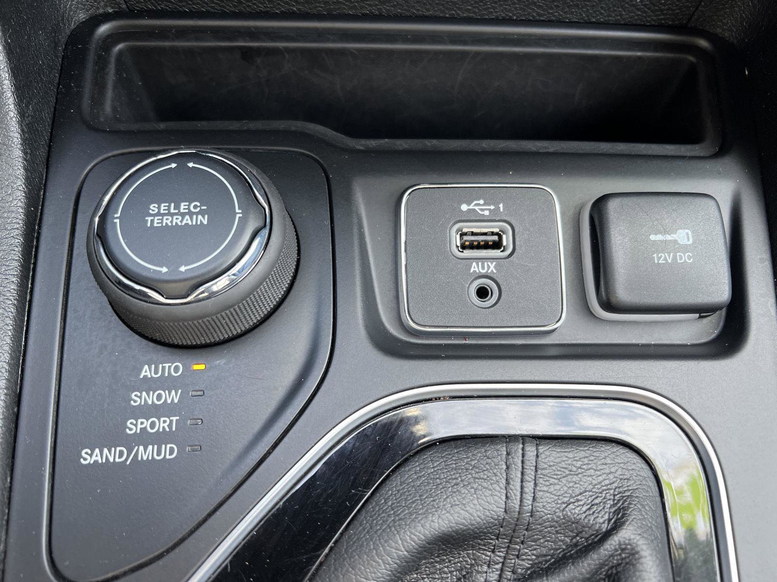 Used 2023 Jeep Cherokee Altitude Lux image 29