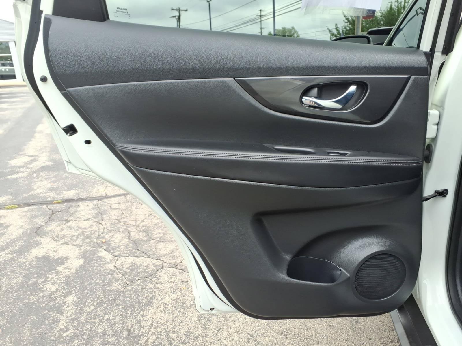 Used 2017 Nissan Rogue SV AWD/4WD image 12