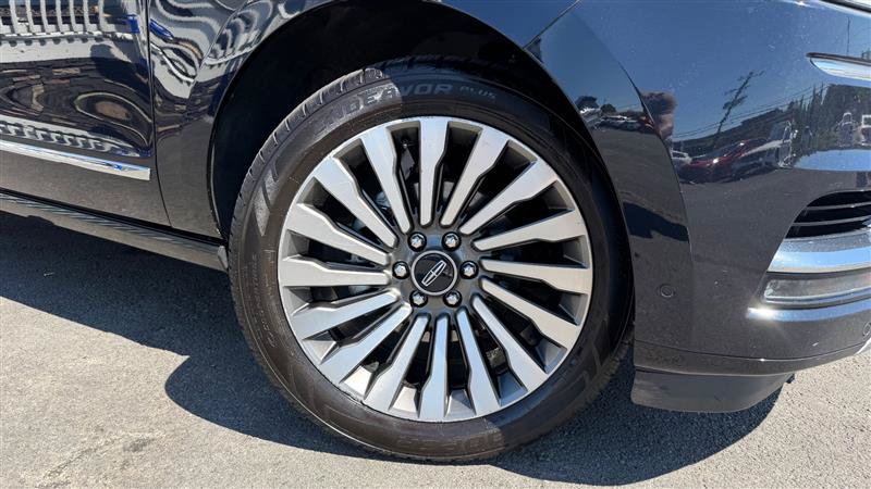 Used 2021 Lincoln Navigator Reserve w/ Luxury Package AWD/4WD image 11
