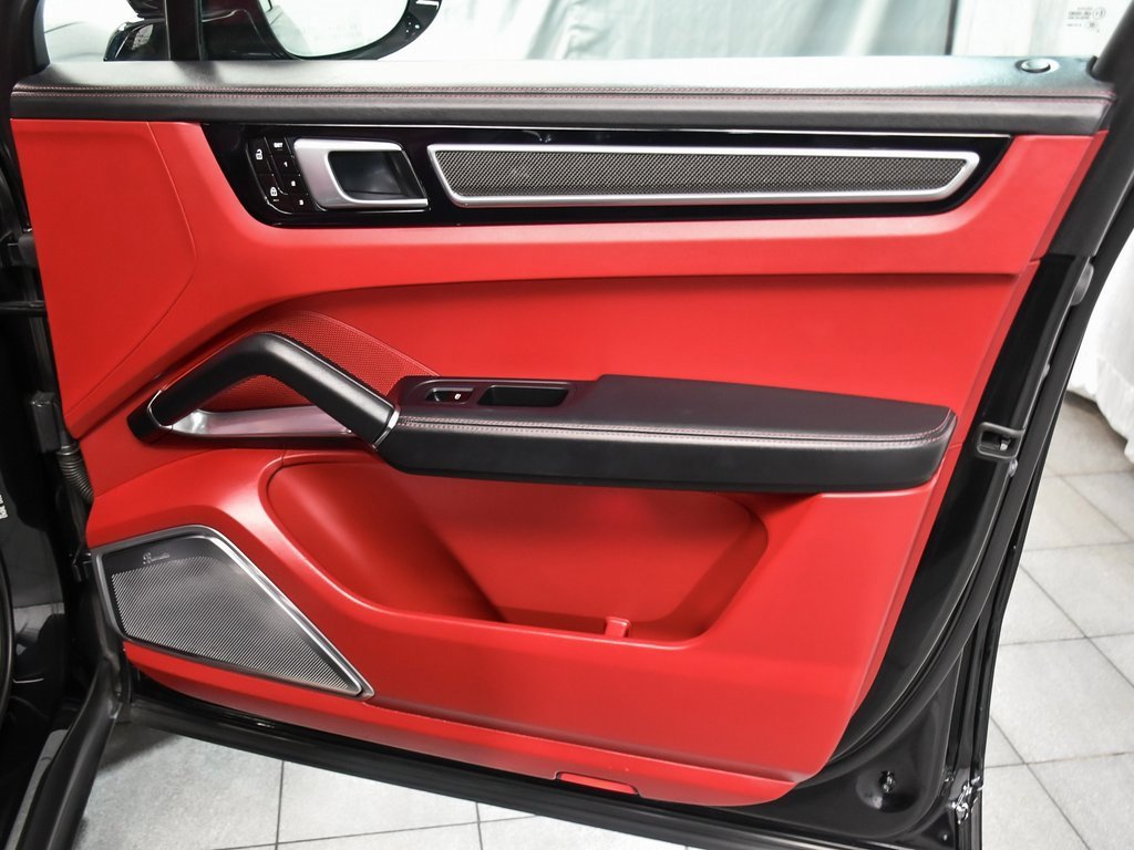 Used 2021 Porsche Cayenne Turbo w/ Assistance Package image 14