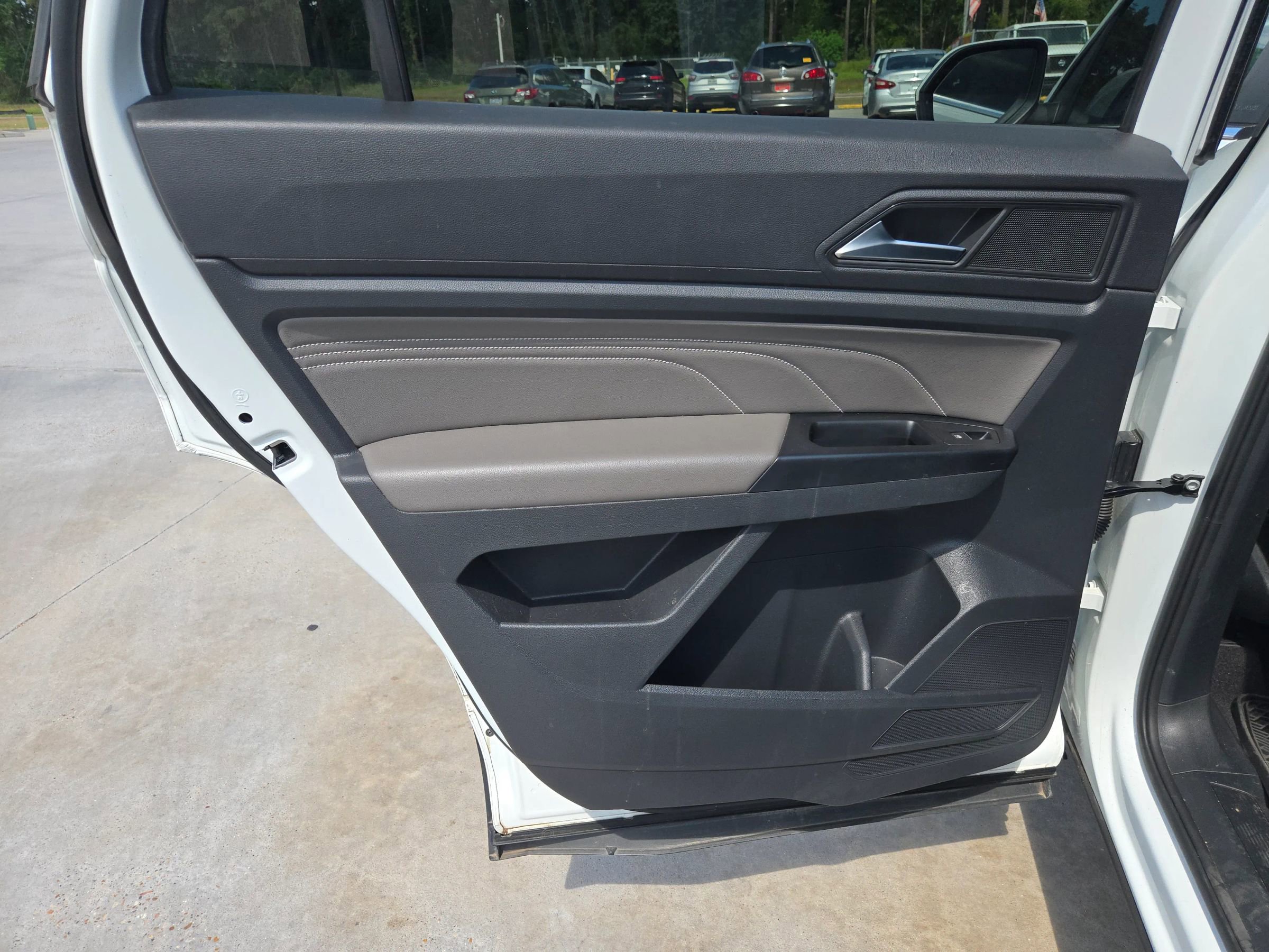 Used 2021 Volkswagen Atlas Cross Sport SE w/ Panoramic Sunroof Package image 29