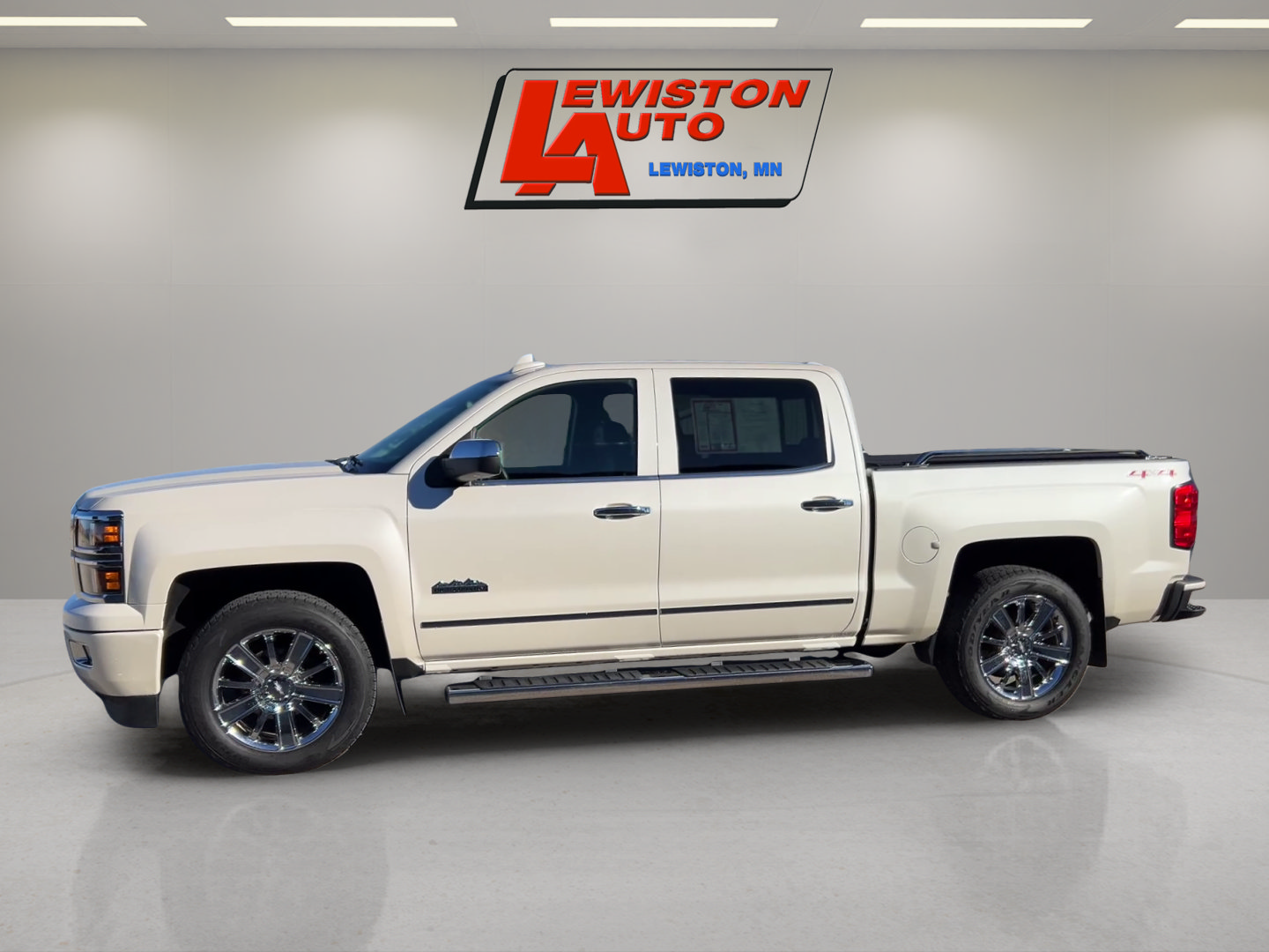 Used 2015 Chevrolet Silverado 1500 High Country w/ High Country Premium Package AWD/4WD image 2