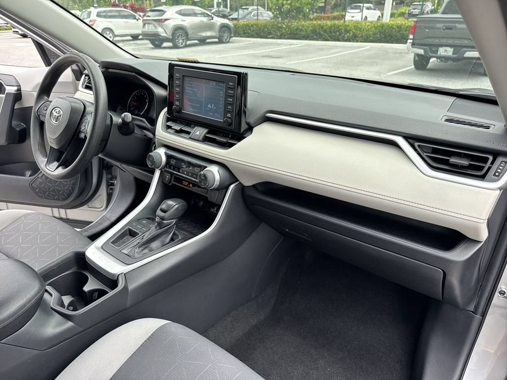 Used 2019 Toyota RAV4 XLE FWD image 32