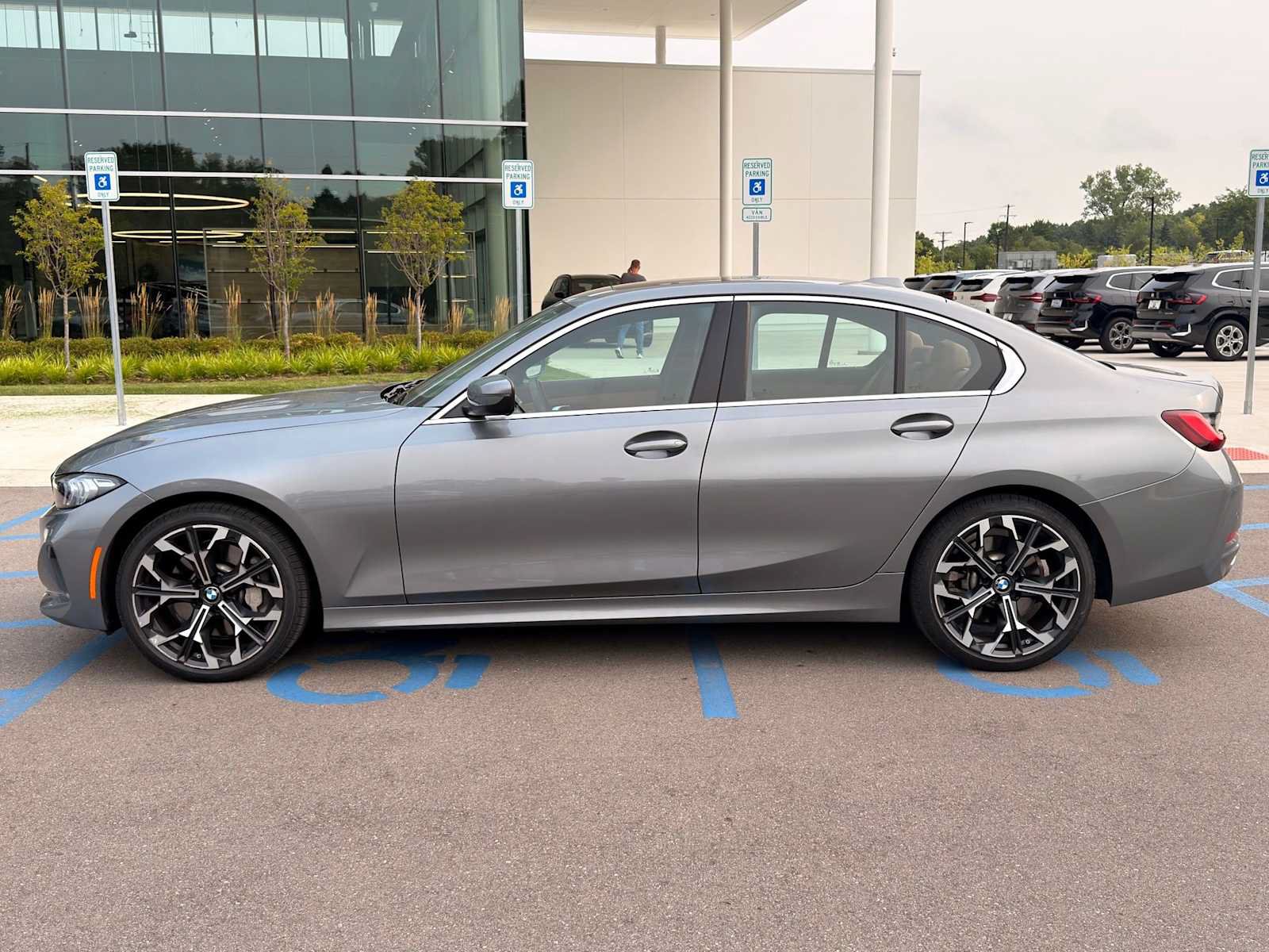 Used 2025 BMW 330i xDrive Sedan w/ Premium Package AWD/4WD image 3